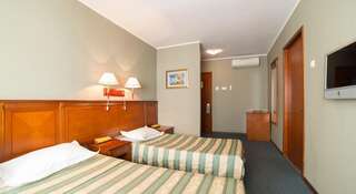 Гостиница Славянская Владивосток Улучшенный двухместный номер с 2 отдельными кроватями-4