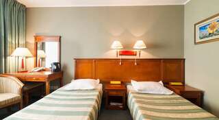 Гостиница Славянская Владивосток Улучшенный двухместный номер с 2 отдельными кроватями-5